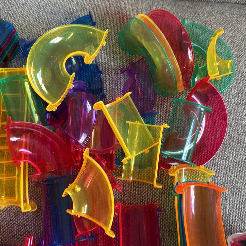 106 PicassoTiles 2-in-1 magnetic marble run set/Racing track set - Picture 9 of 12